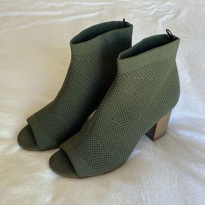 Open toe booties, dark green, size 8, Seven Dials
